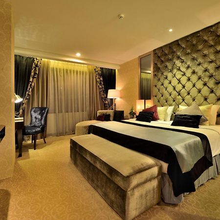 Hotel Amaroossa Grande Bekasi Esterno foto