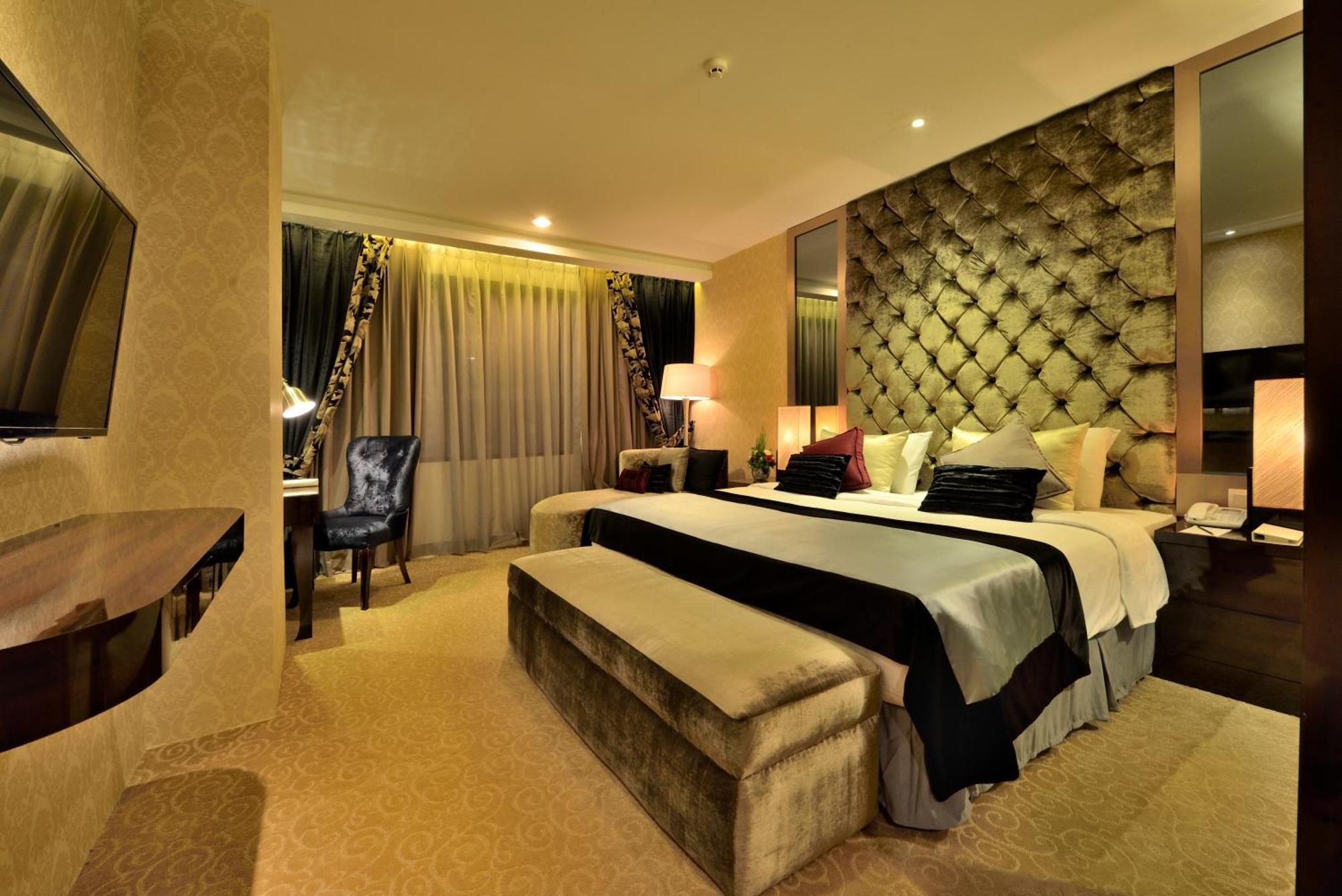 Hotel Amaroossa Grande Bekasi Esterno foto