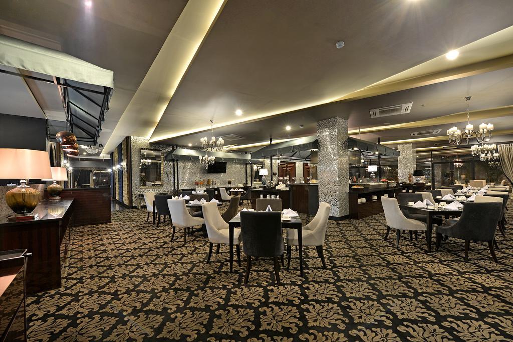 Hotel Amaroossa Grande Bekasi Esterno foto