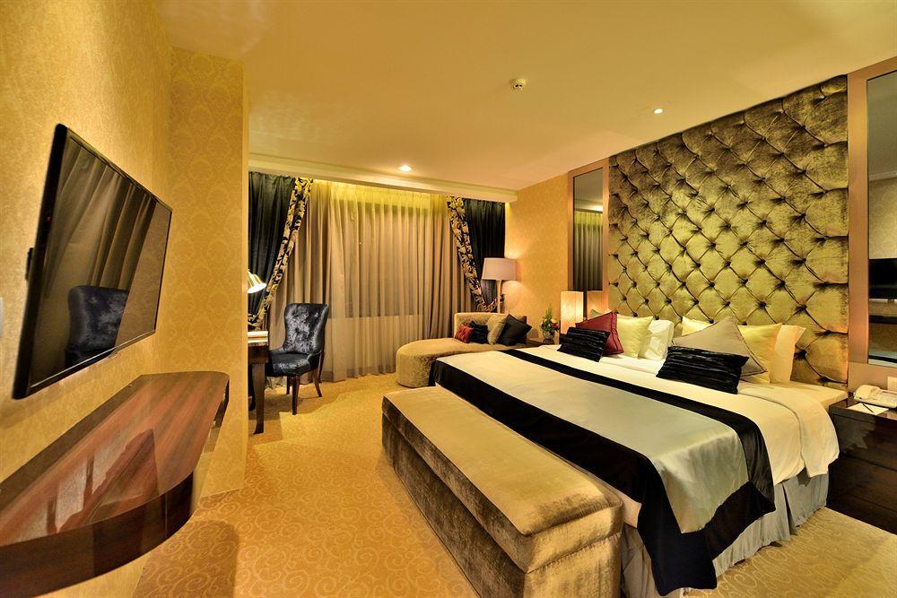 Hotel Amaroossa Grande Bekasi Esterno foto