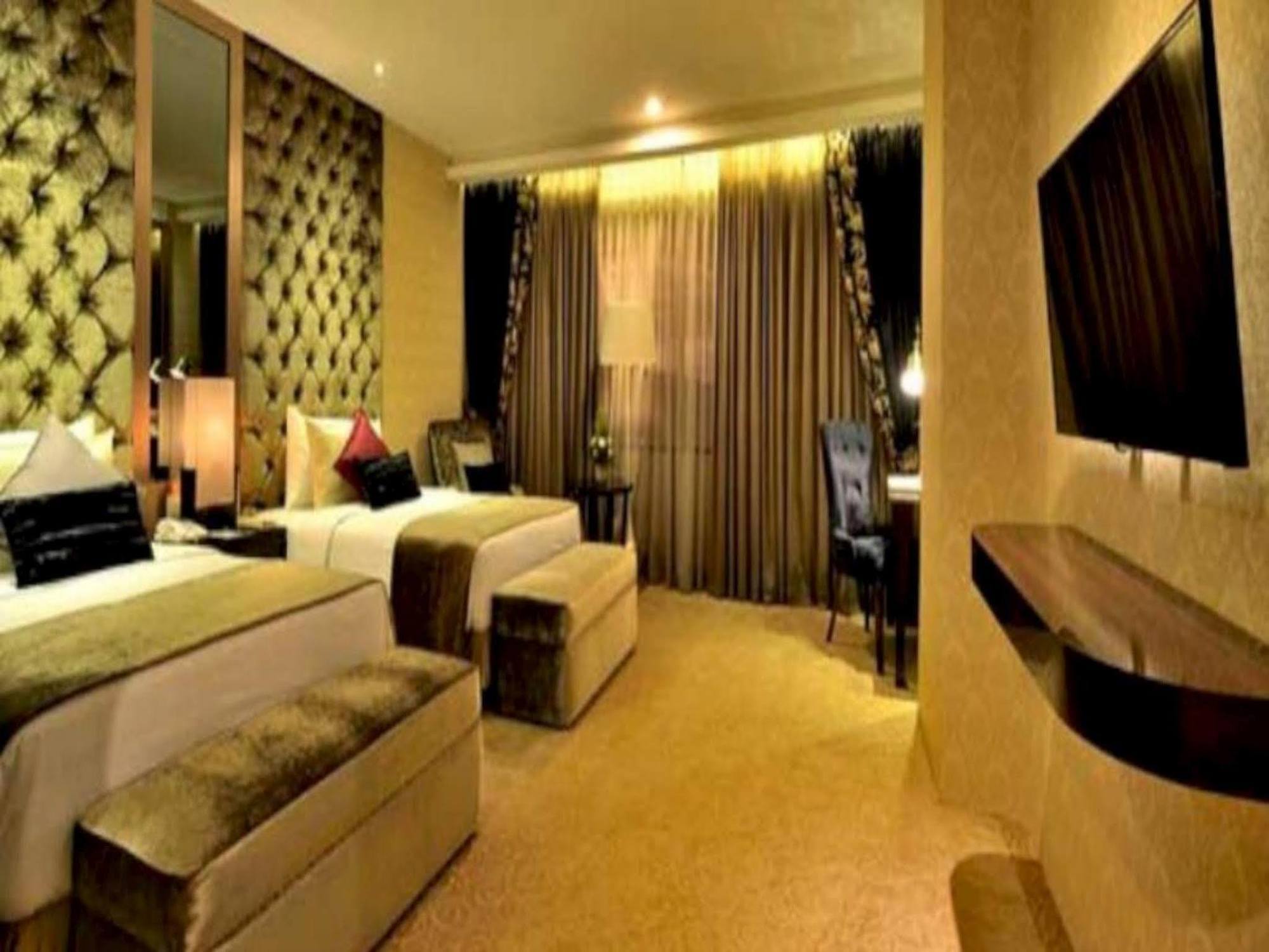 Hotel Amaroossa Grande Bekasi Esterno foto