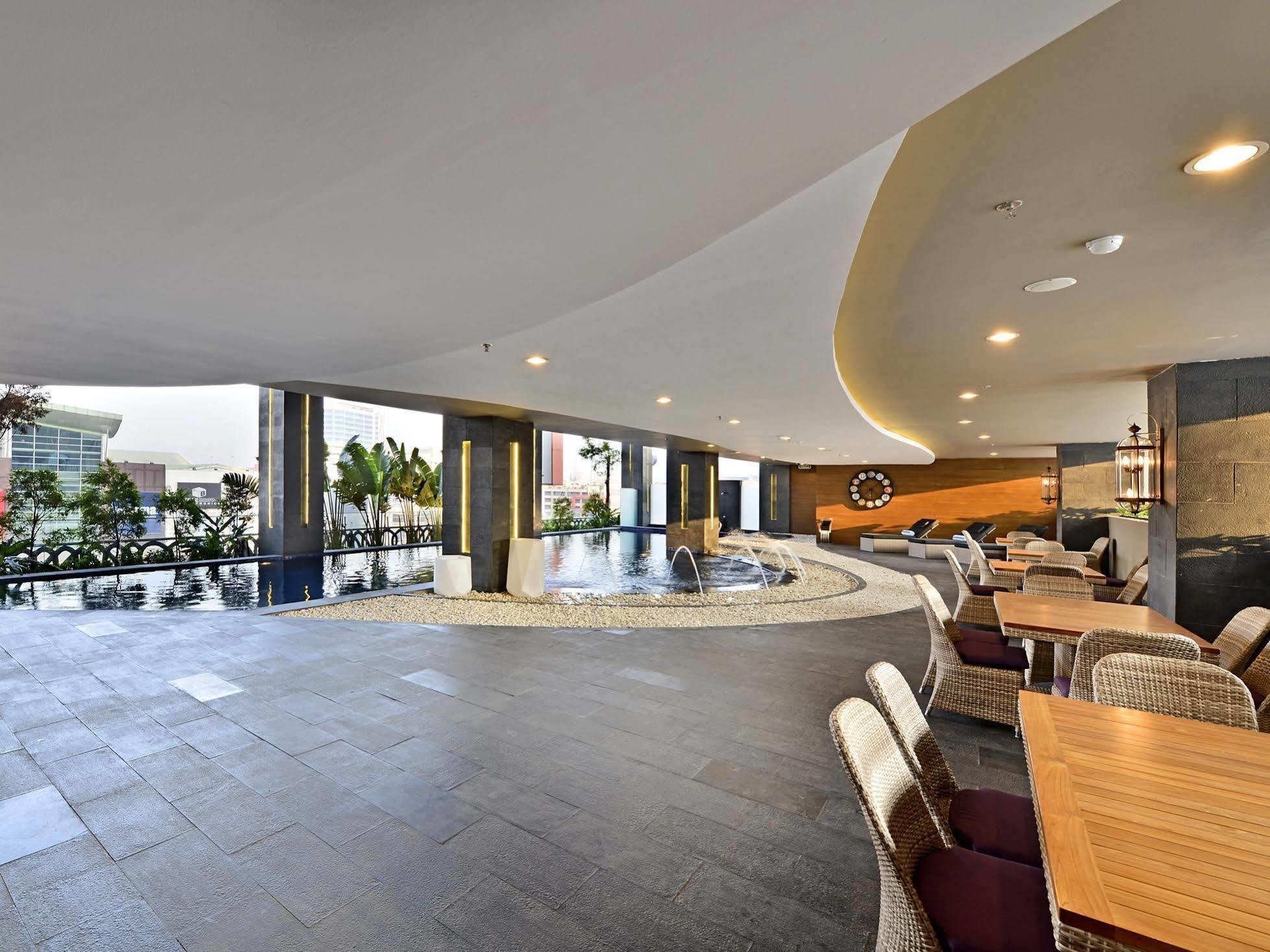 Hotel Amaroossa Grande Bekasi Esterno foto