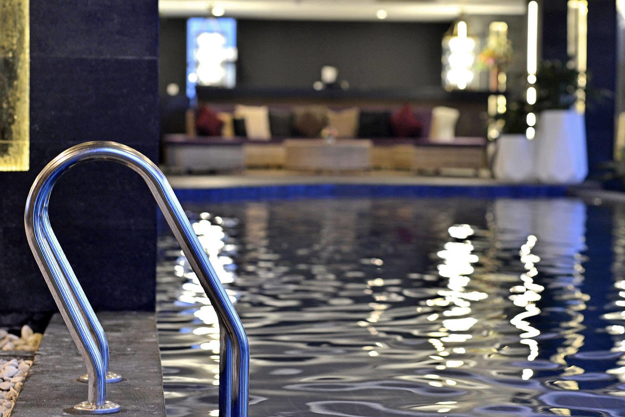 Hotel Amaroossa Grande Bekasi Esterno foto