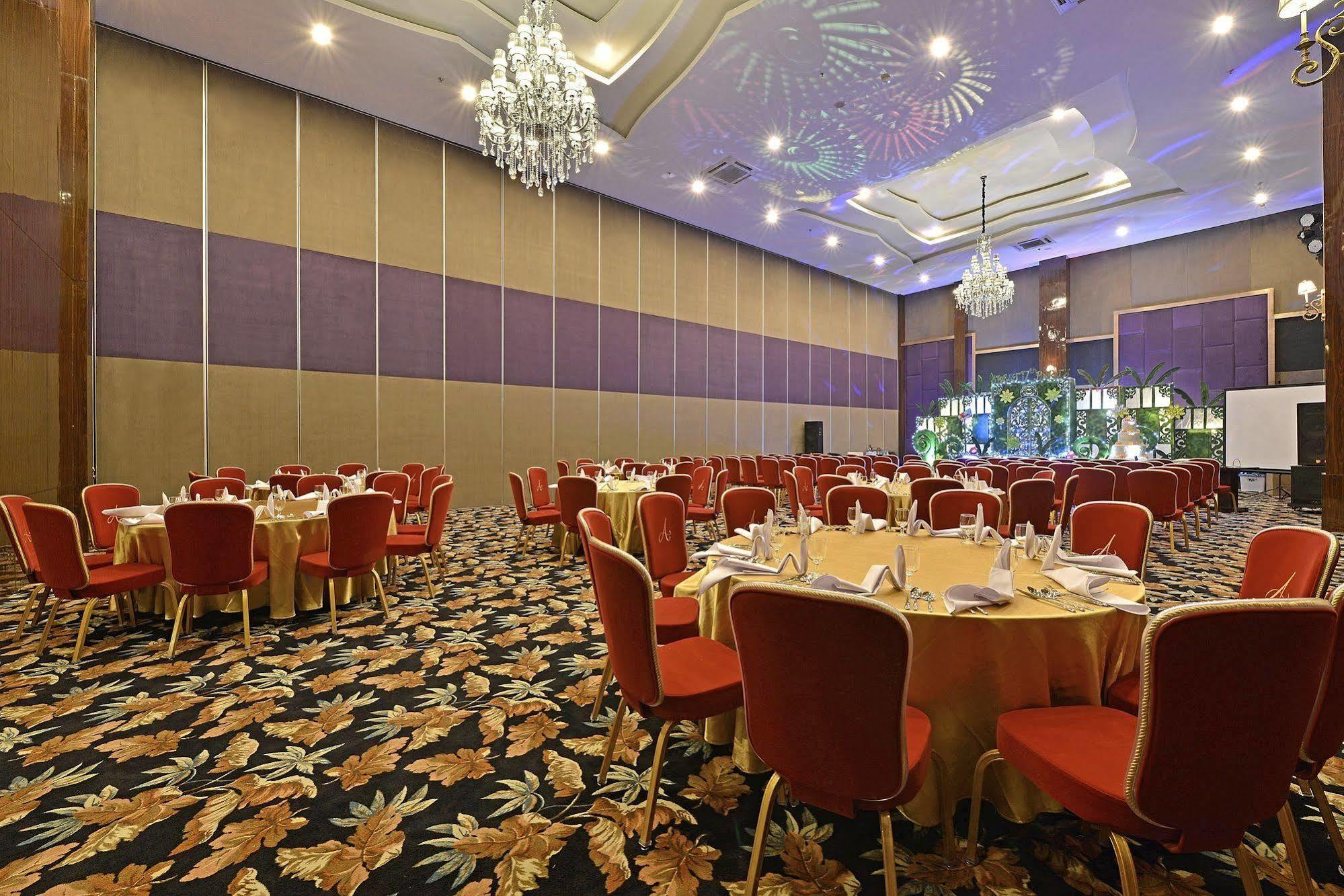 Hotel Amaroossa Grande Bekasi Esterno foto
